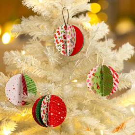 Boules de Noël en papier